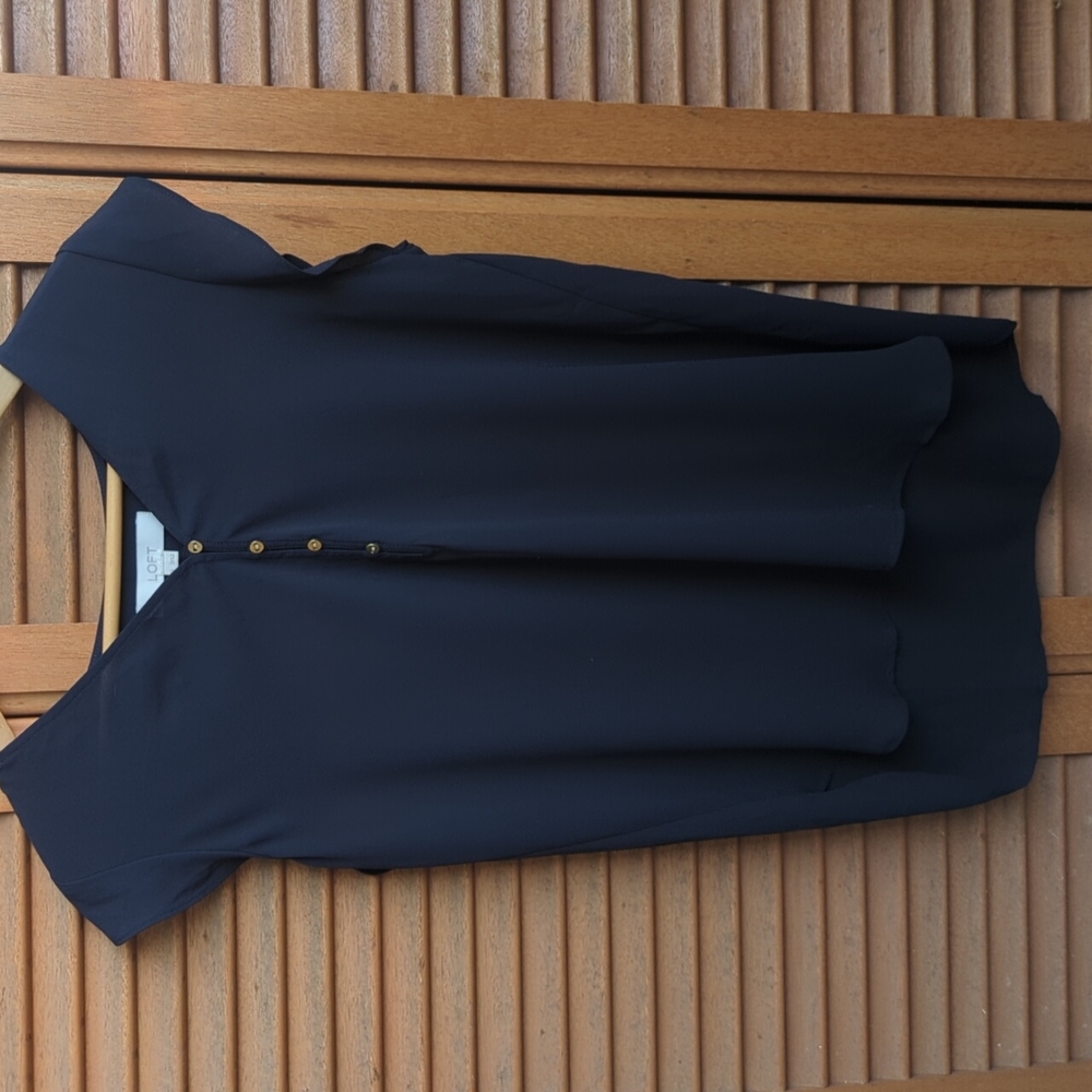 LOFT flowy navy top